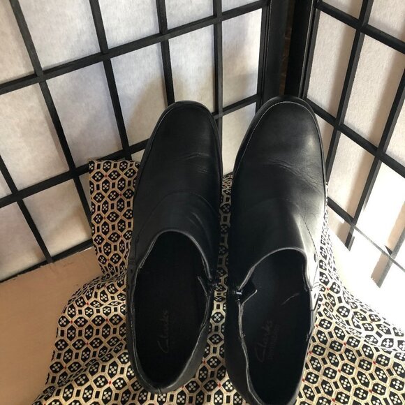 Clark's Bendables Black Ankle Bootie W/Heel - Picture 4 of 5